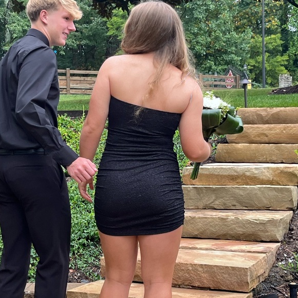 Hoco dress! Black w/ sparkles and feather lining at top! - Picture 3 of 4